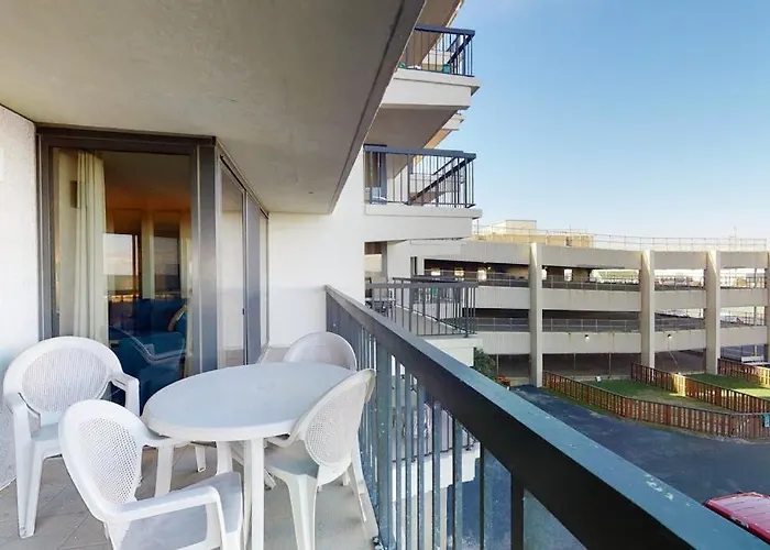 Holiday home Convenient Near The With Balcony Pools Gym & Sauna Ocean City